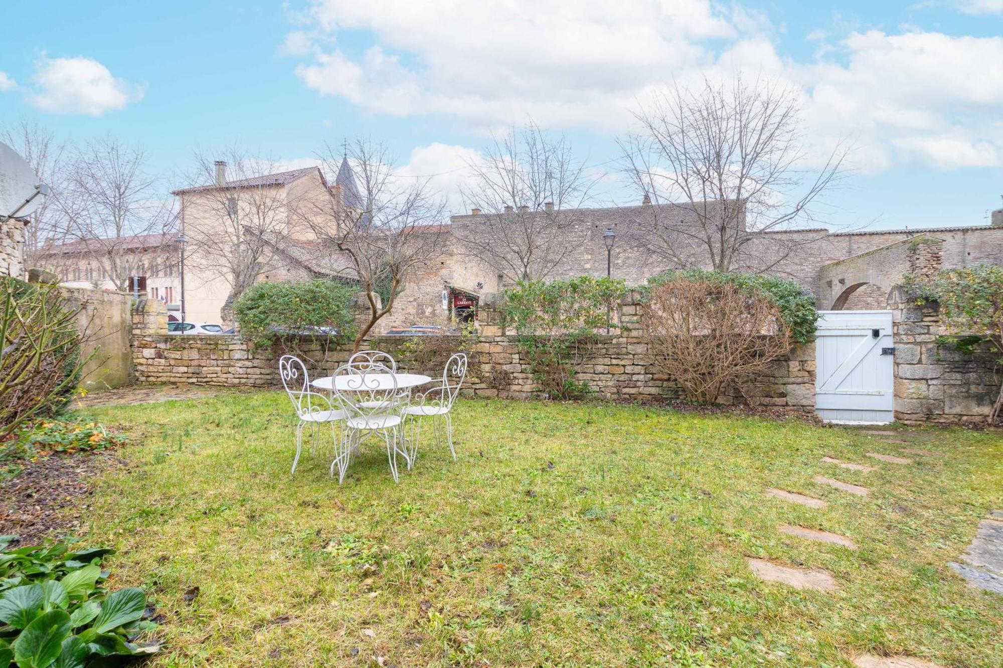 Cabana & La Place De L'Abbaye - Centre-Ville, Jardin Cluny Exterior photo